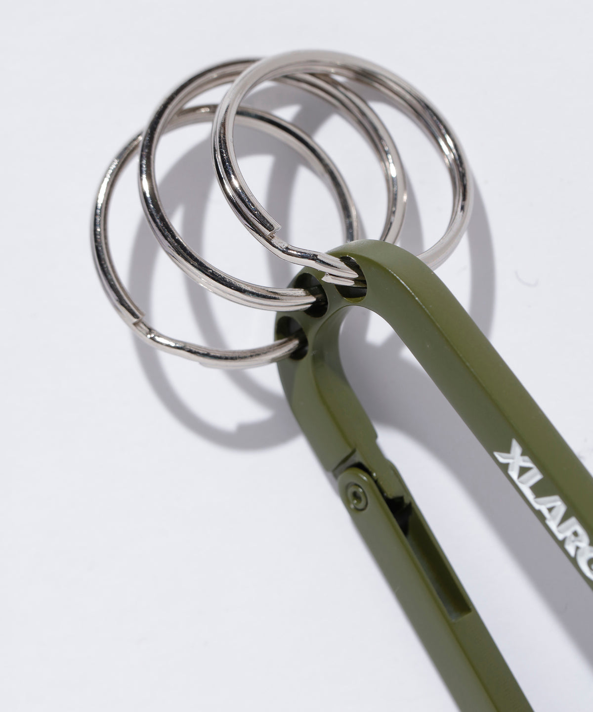 SLANTED LOGO KEYRING CARABINER