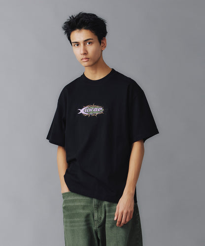 BARBED WIRE LOGO S/S TEE