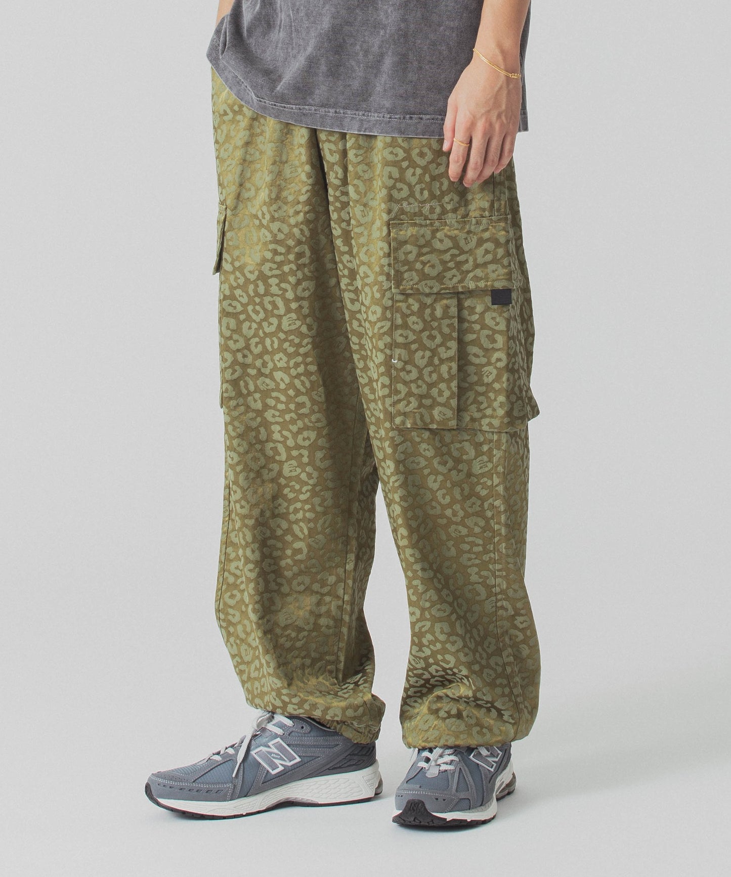 EASY LEOPARD CARGO PANTS