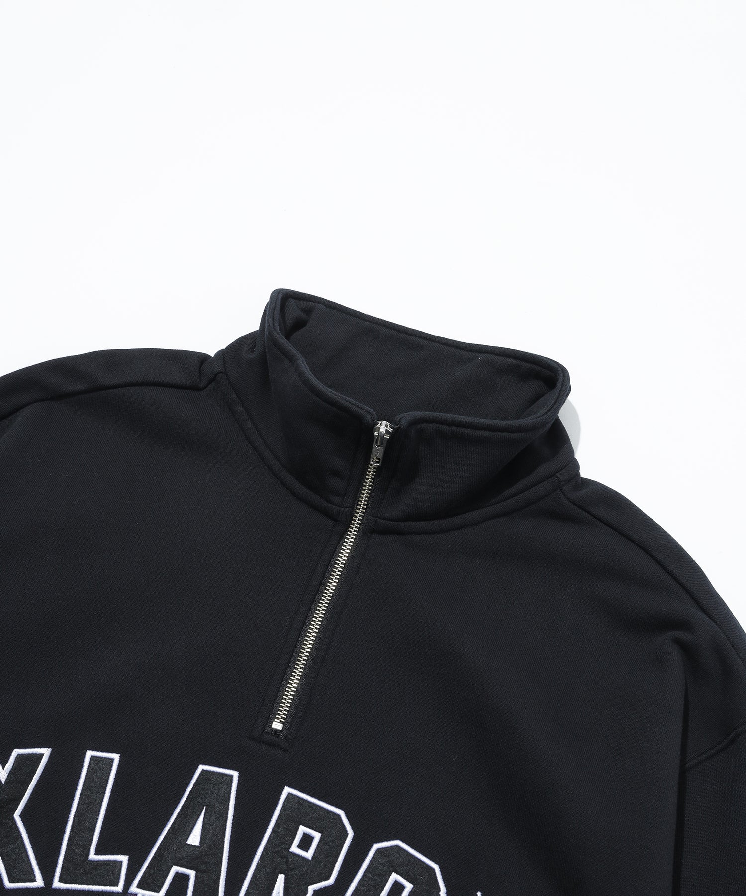 ARCH LOGO HALF ZIP SWEATSHIRT