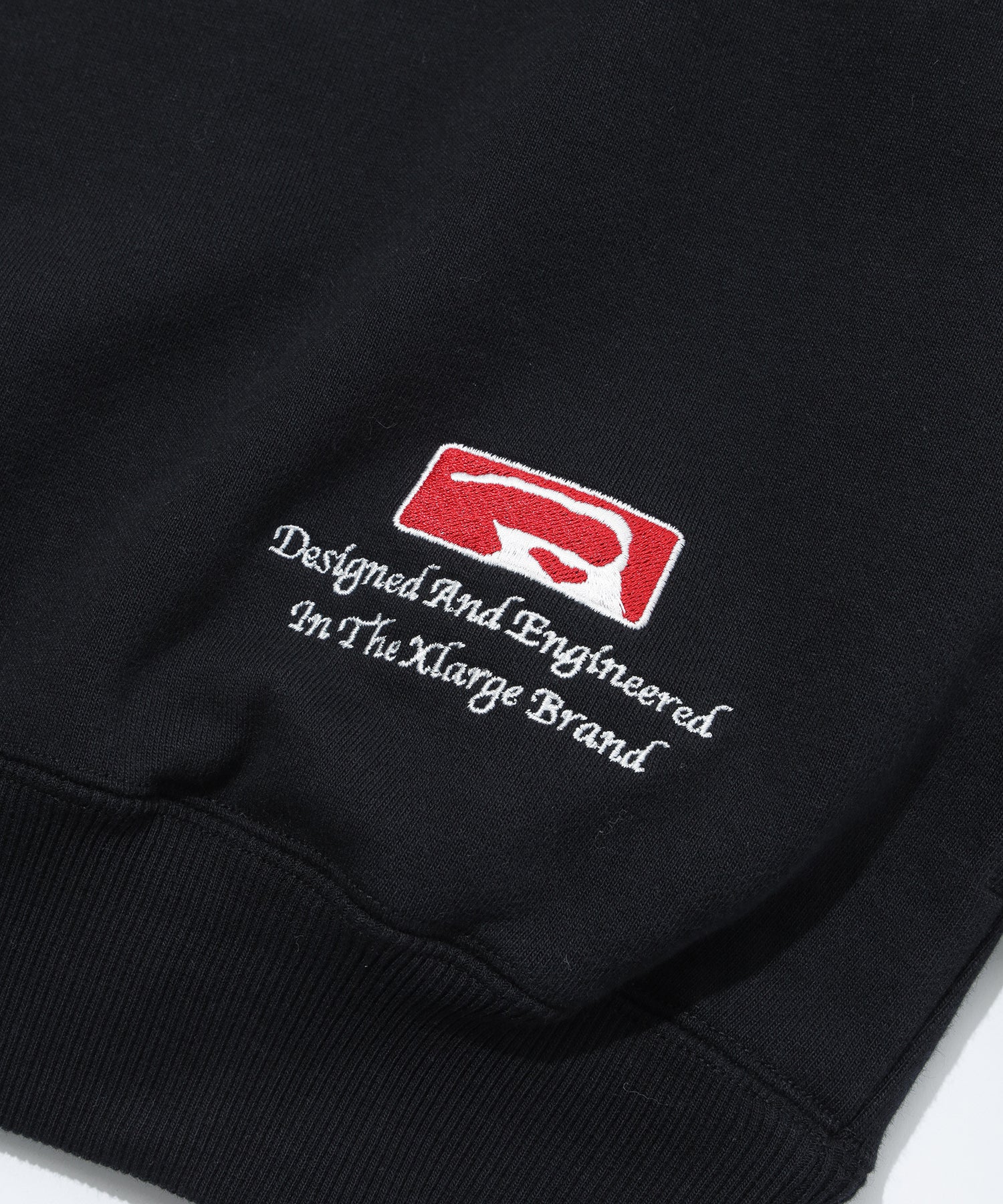ARCH LOGO HALF ZIP SWEATSHIRT