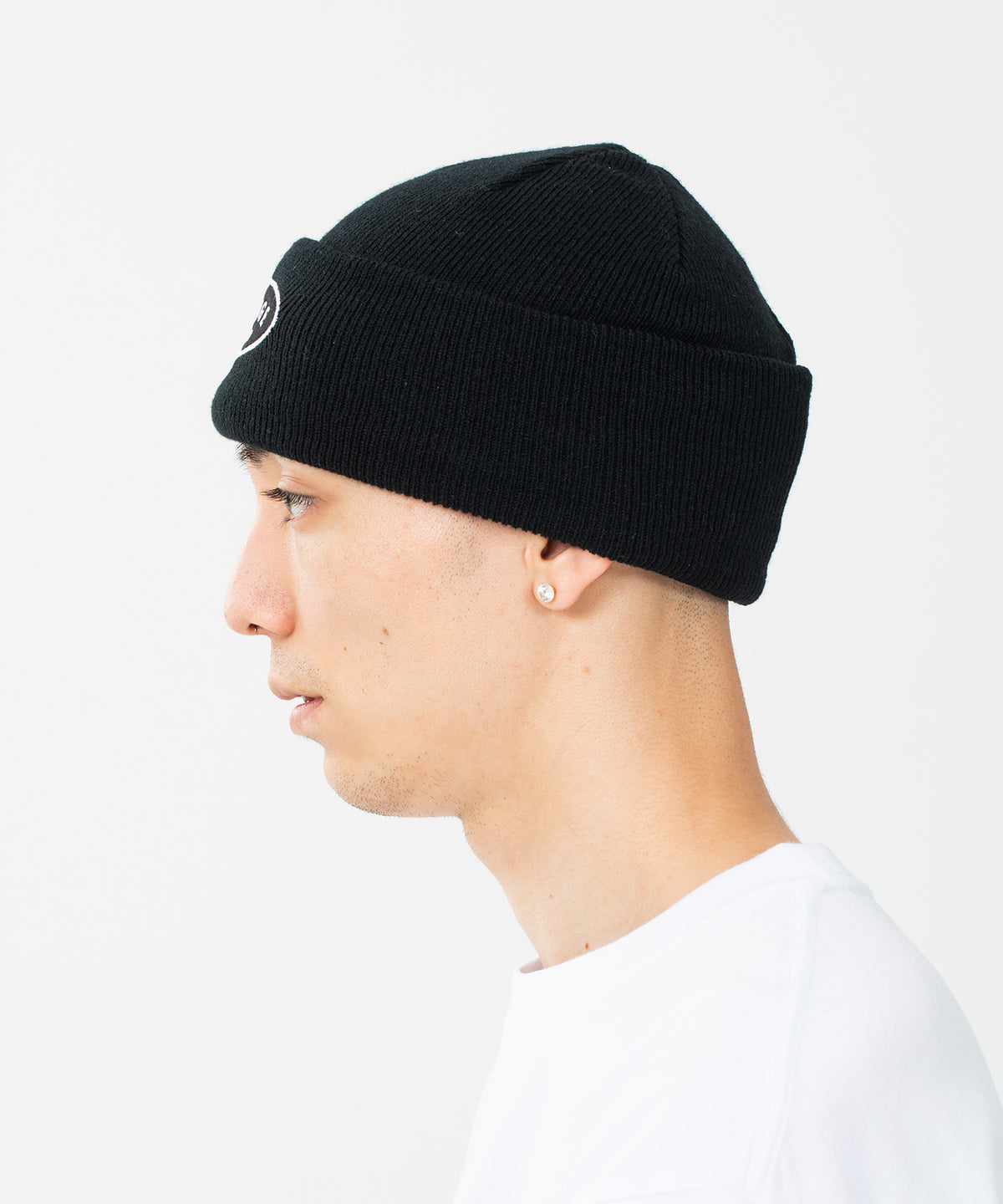 EMBLEM CUFF BEANIE